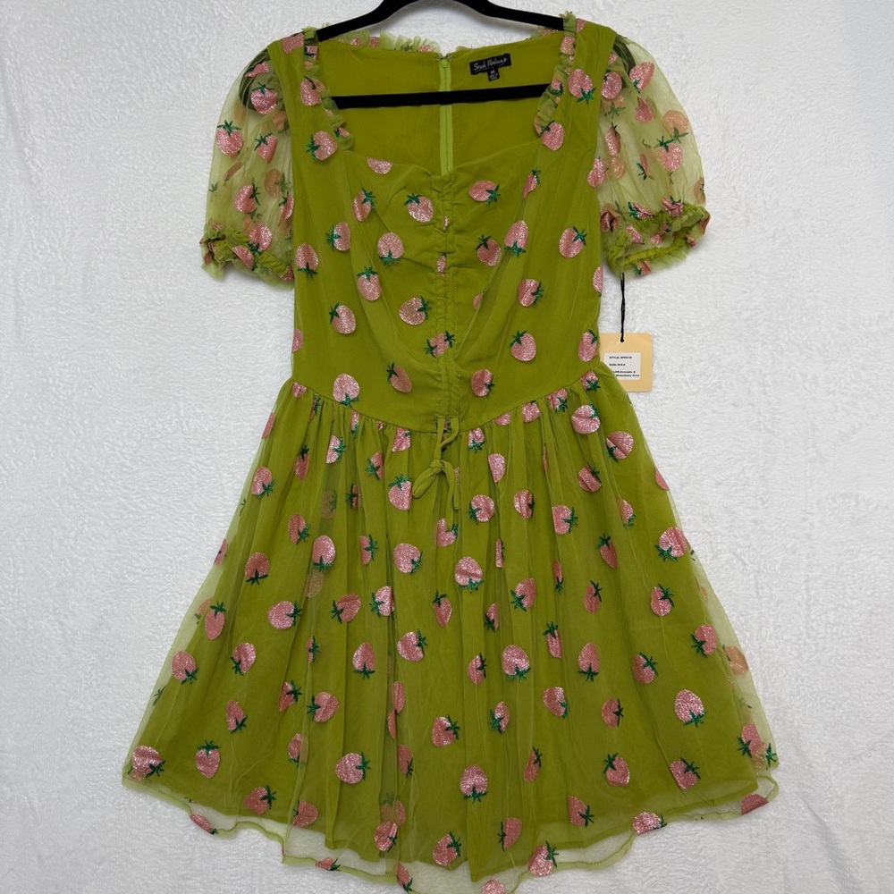 NWT Unique Vintage Smak Parlour Medium 6-8 Avocado Strawberry Print Flare Dress